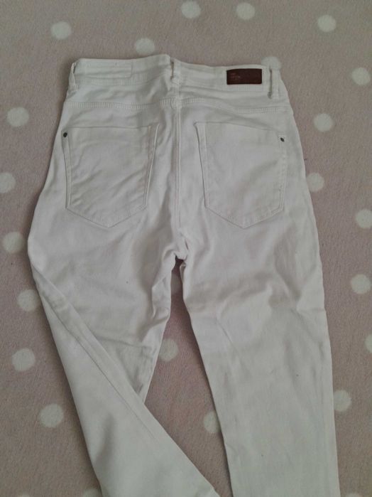Jeansy białe Zara rurki 34 xs