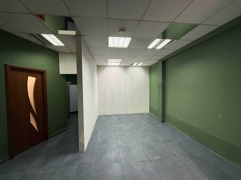 Комерційне приміщення в Богородчанах попри дорогу.