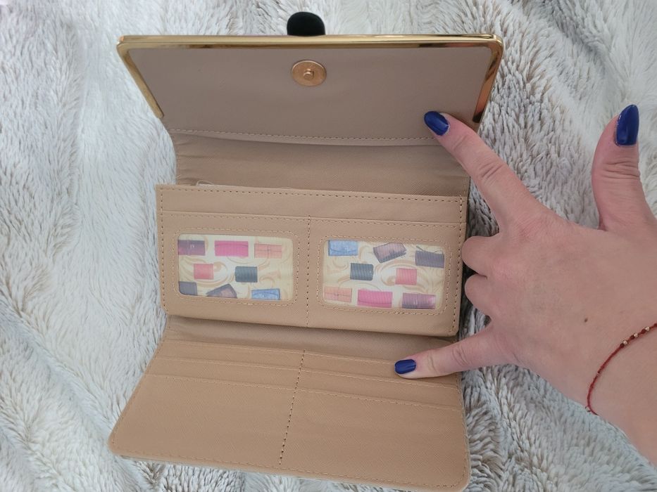 Nowy kremowy portfel
