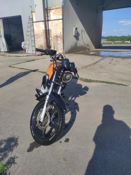 Продам,мотоцикл ZS200N.