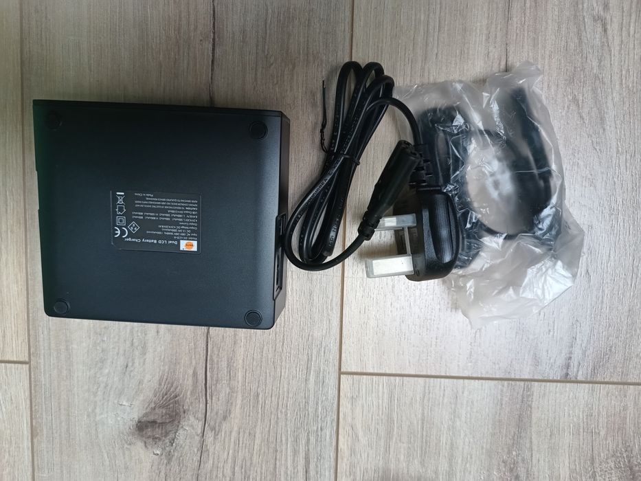 Ładowarka Dual LCD Battery Charger Model  : DC-LCD-A