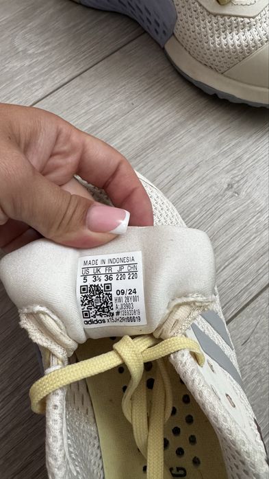 Кросівки Adidas жіночі