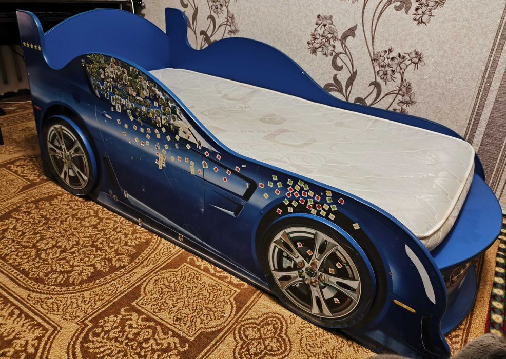 Продам дитяче ліжко автомобіль