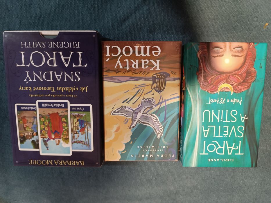 Различные колоды карт Таро.