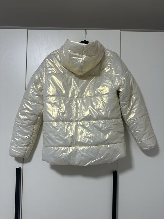 Куртка жемчужного цвета
