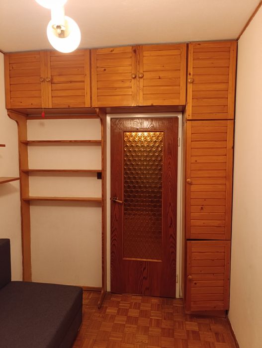 Drewniane szafki i boazerie