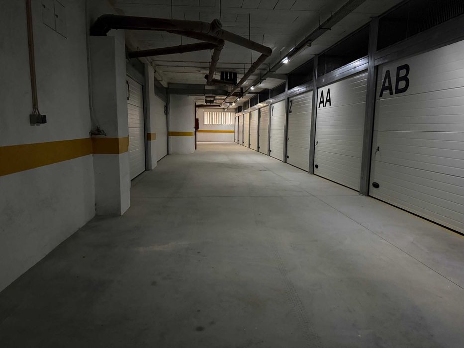 Arrendamento de garagem na Rua Dona Glória de Castro, 43