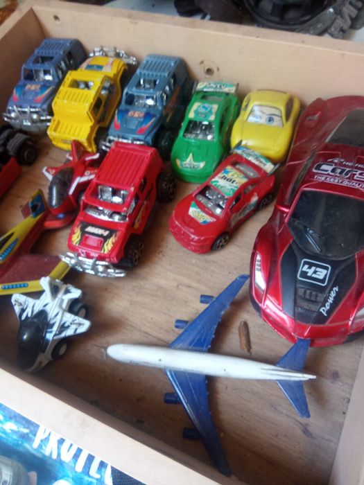 Três jeep e mota Racing! Brinquedos!