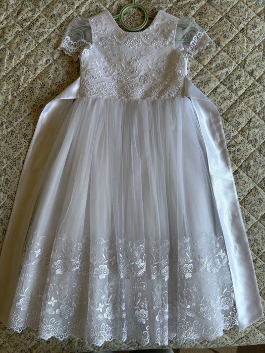 Біле плаття Сніжинки
