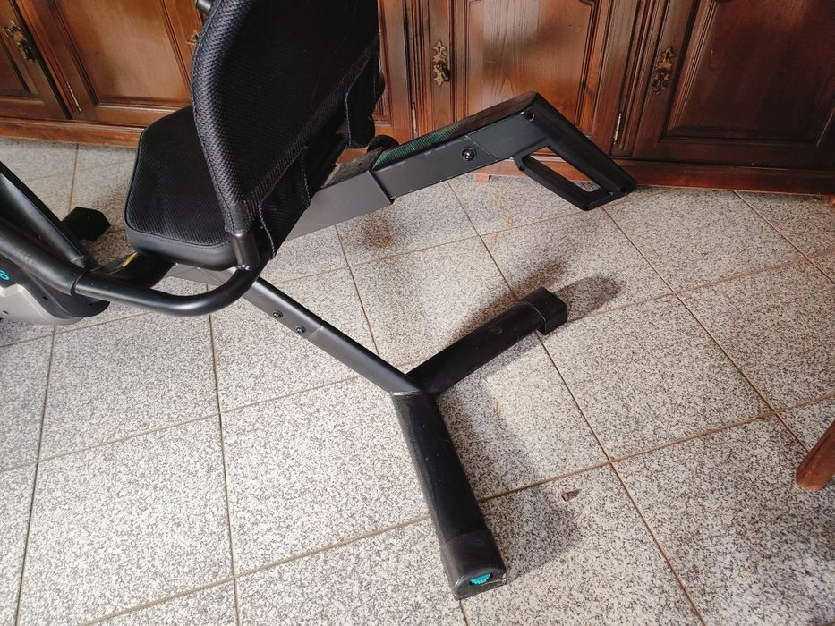 Bicicleta Estática Semi Alongada EB Seat Conectada Domyos