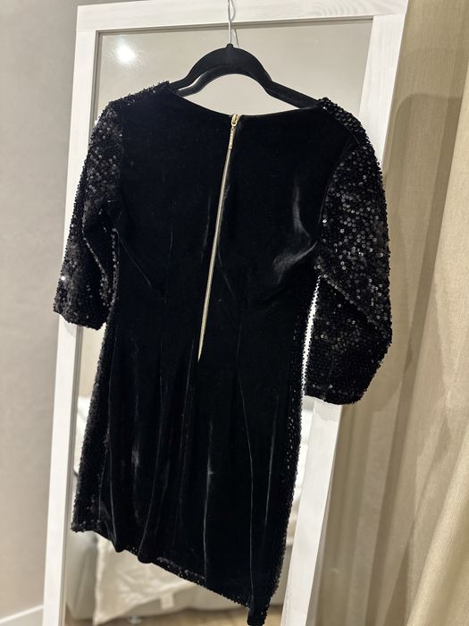 Новорічна жіноча сукня з паєтками