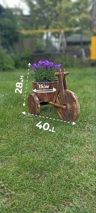 Donica ozdobna ładna z drewna.