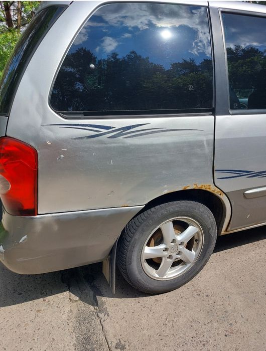 Мазда mpv 2002року