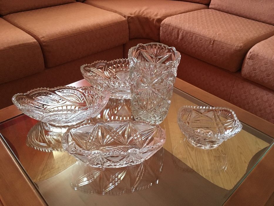 Хрустальные вазы и салатницы