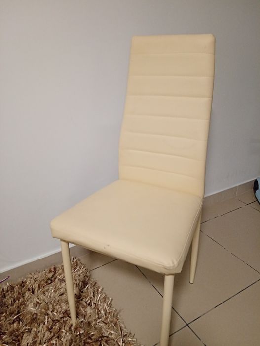 Cadeira em tecido Sintético
