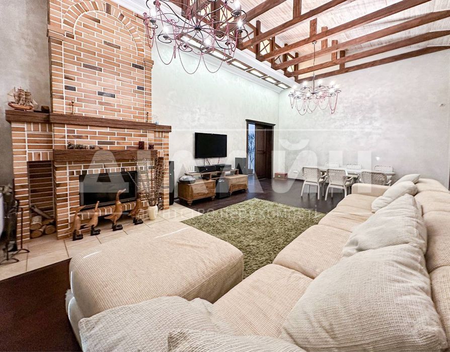 Ексклюзивний  будинок класу "DeLuxe"  на В . Лузі + бассейн