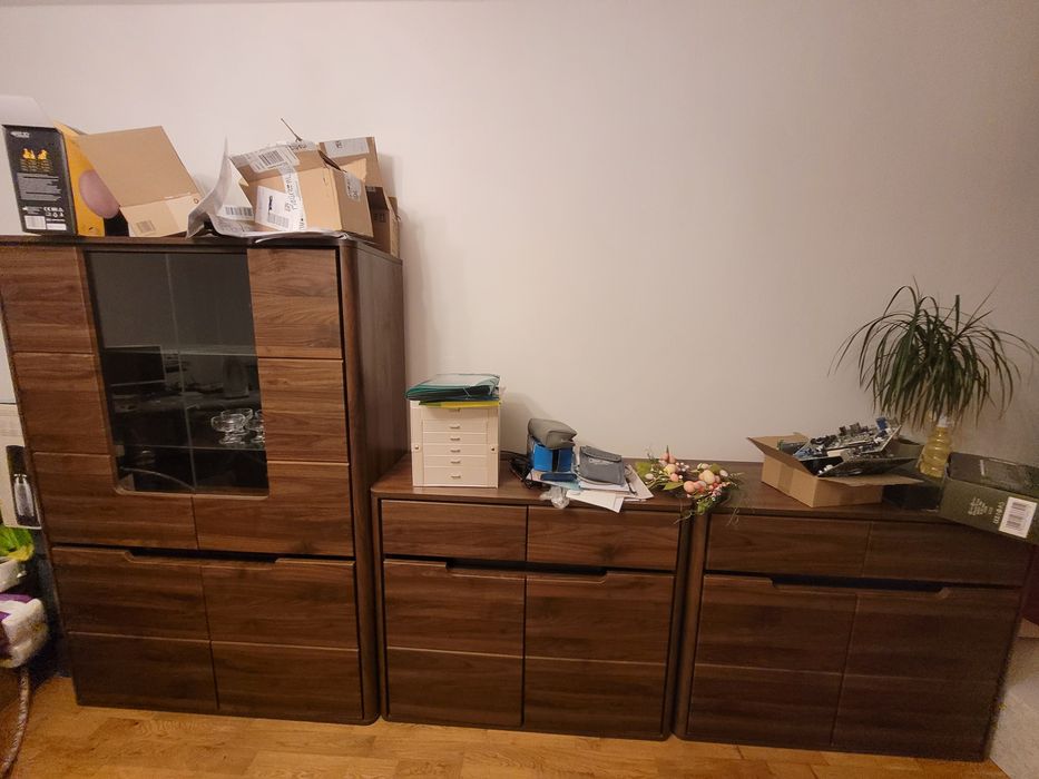 Komody plus witrynka