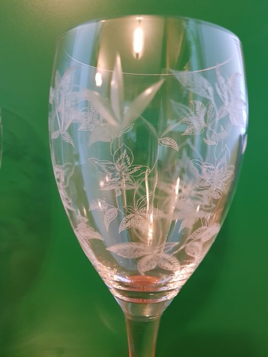 Stare kieliszki ze szkła wytrawianego