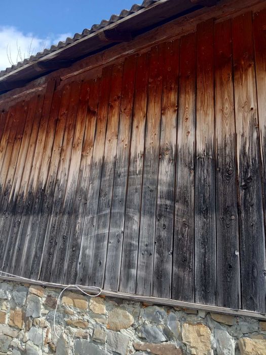 Стара дошка Вигорівша на сонці