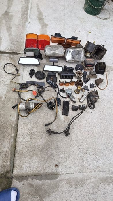Maluch fiat 126p części całość stacyjka lampy znaczki
