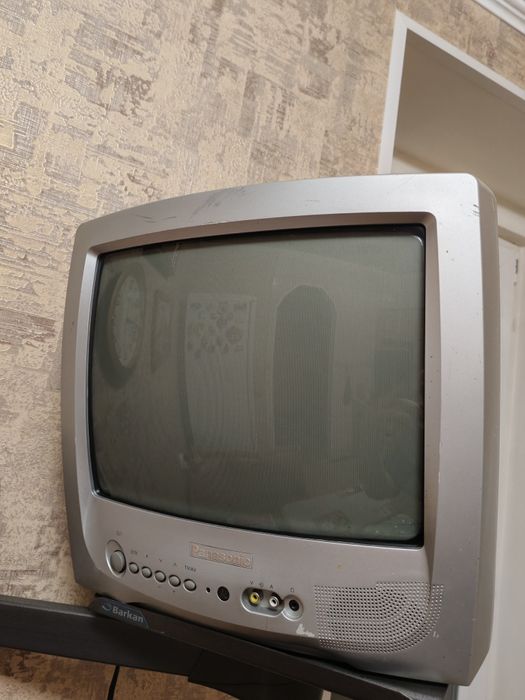 Телевізор Panasonic Colour TV  в робочому стані