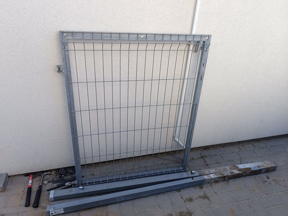 Furtka ocynk 100x120 ze słupkami 200 i panel ogrodzeniowy 200x120
