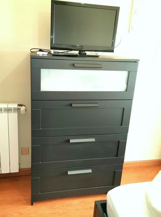 Quarto "cama; roupeiro; cómoda vertical e mesas de cabeçeira" Ikea
