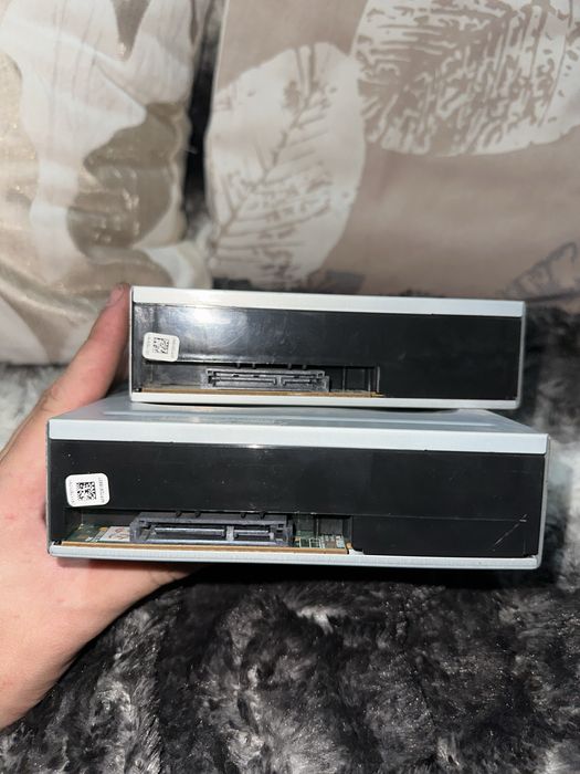 2x Unidades Ópticas Internas LG (Gravador DVD±RW / leitor CD-RW) - Interface SATA