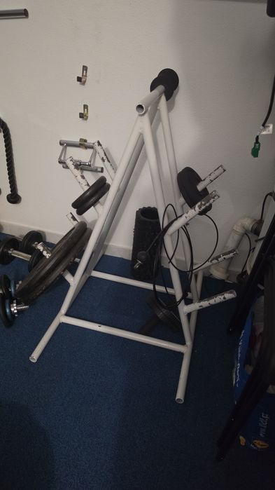 Acessórios de musculação e discos de peso
