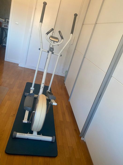 Elliptical Machine in Excellent Condition64284809340417122