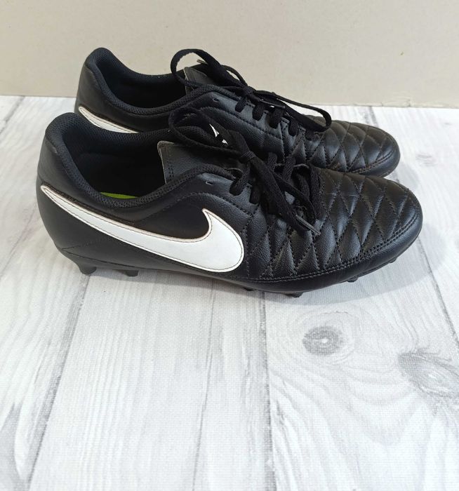 Buty piłkarskie Nike Majestry r. 43