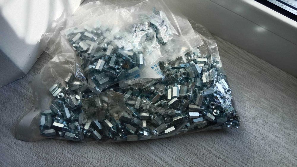 різні болти та інші витратні матеріали для комп'ютера ч.2