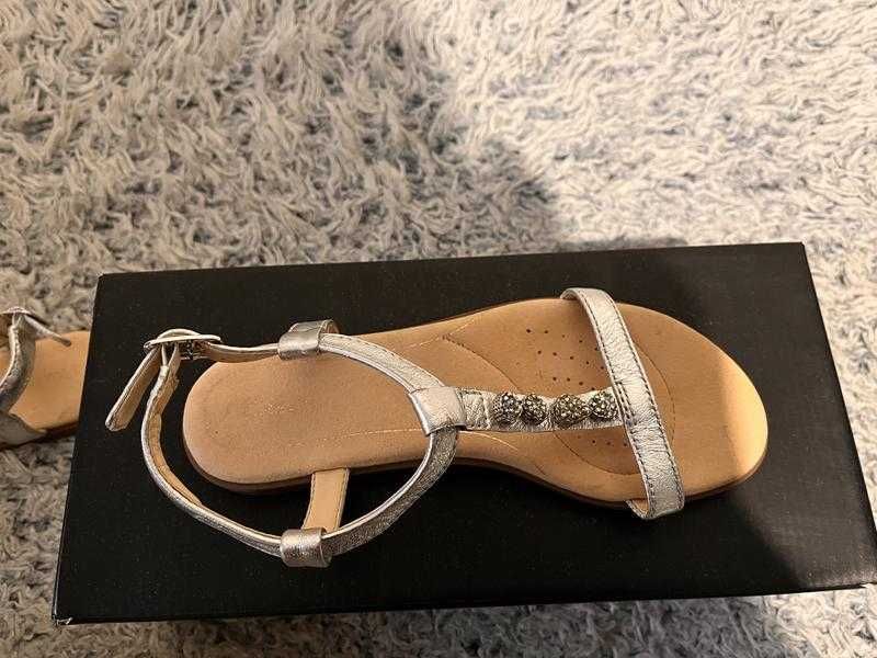 Босоніжки шкіряні Сarks НОВІ