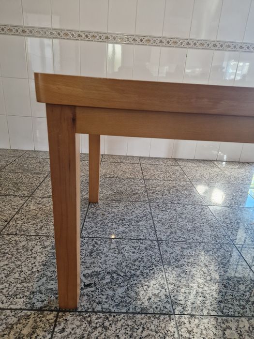 Mesa em Pedra Granito e Madeira