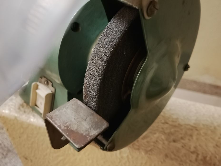 Esmeriladora Bench grinder
