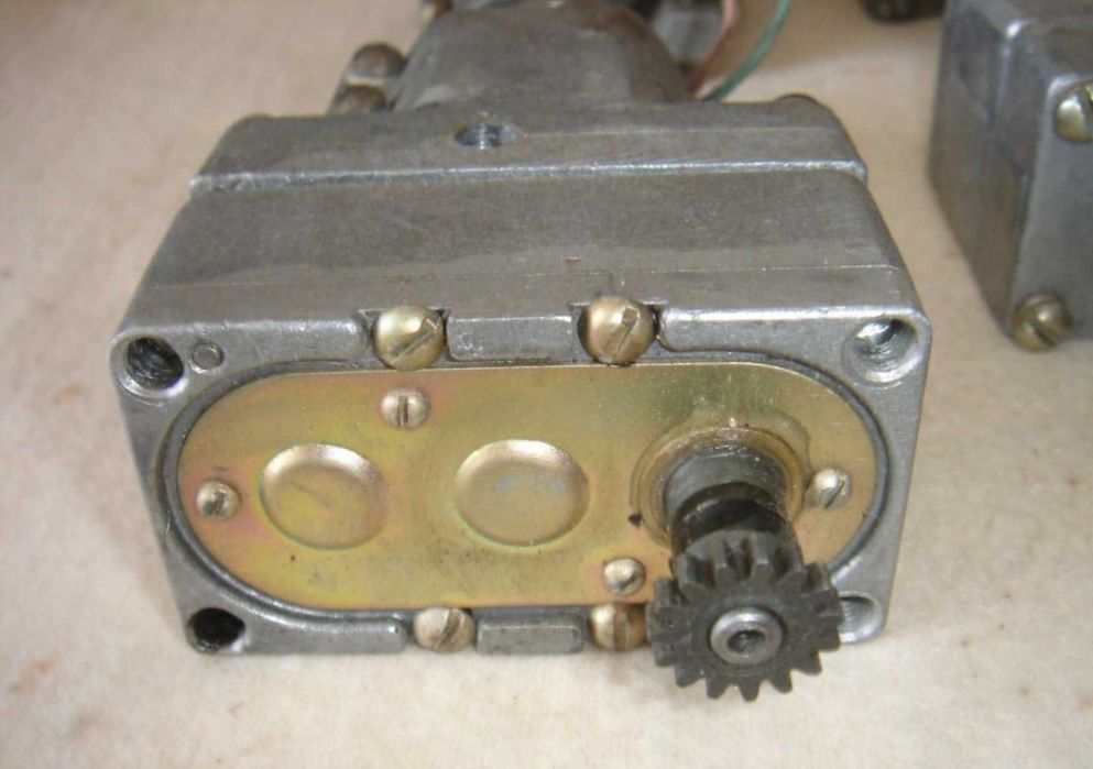 Продам двигун з редуктором ДПМ-30-Н1-03