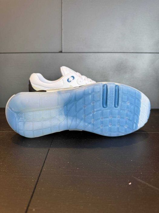 Оригінальні Кросівки Nike Air Max Motif GS FB8031-100 (37,5)