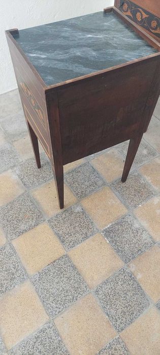 Par de mesas de cabeceira estilo D Maria