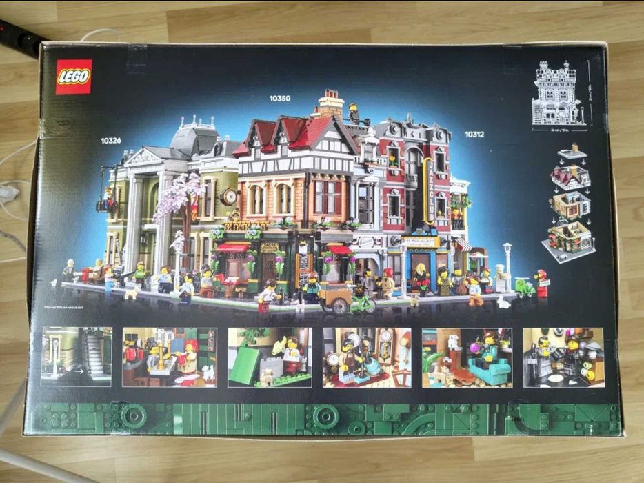LEGO Tudor corner 10350 modular plus Corner kiosk