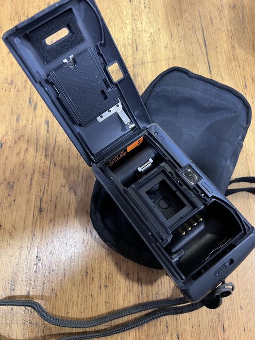 Câmara Analógica Minolta Riva Mini AF - Lente 34mm f/3.5