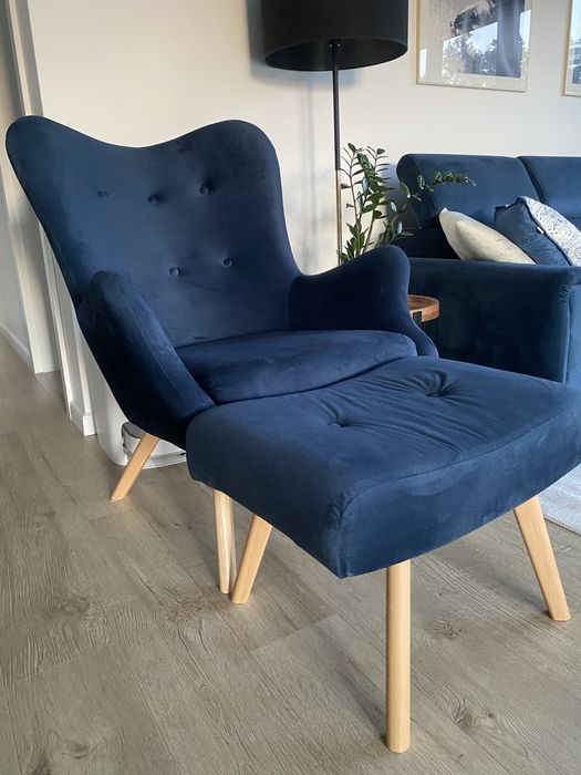 Fotel uszatek z podnozkiem