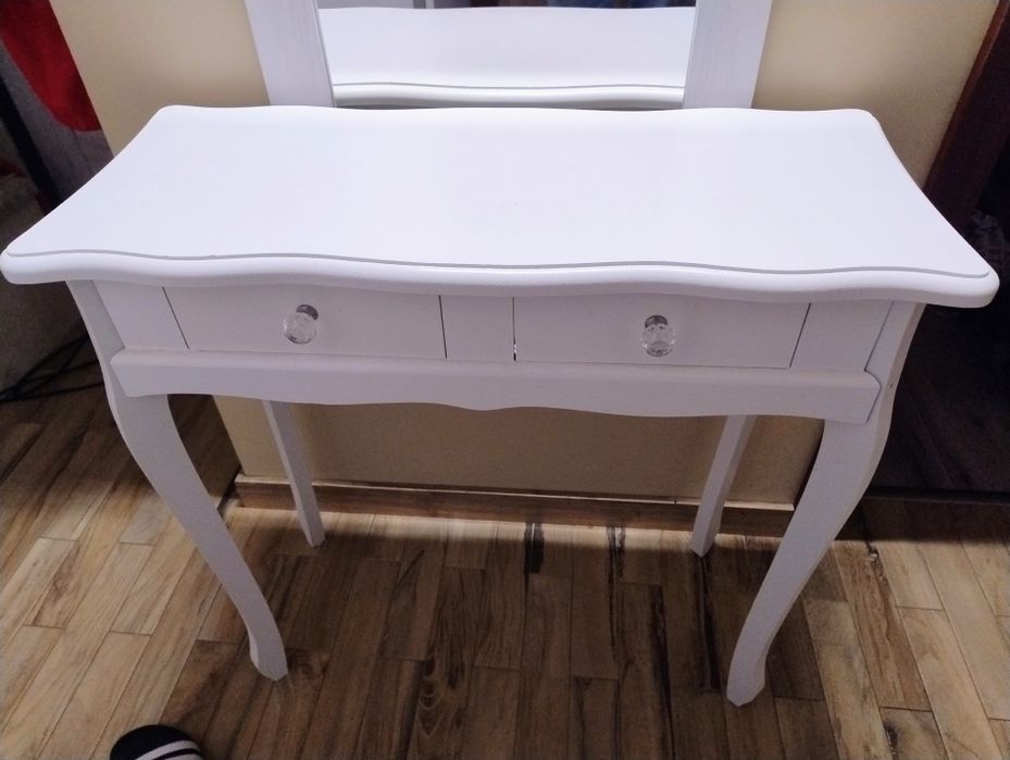 Toaletka z szufladami