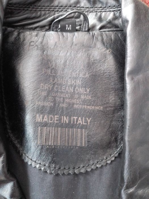 Продам шкіряну курточку.