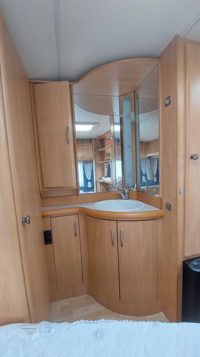 Caravana Hobby 560 com documentos