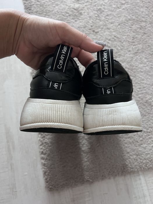 Теплые кроссовки Calvin Klein 38р.