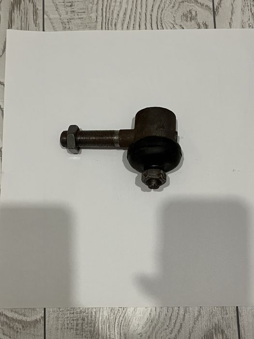 Шарнірне зєднання рульової тяги ліве