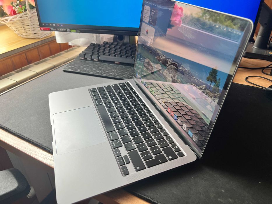 APPLE MacBook Air 13 M1/8GB/256GB SSD/INT/macOS Gwiezdna szarość - jak nowy