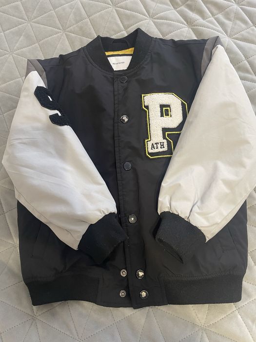 Бомбер на весну Reserved