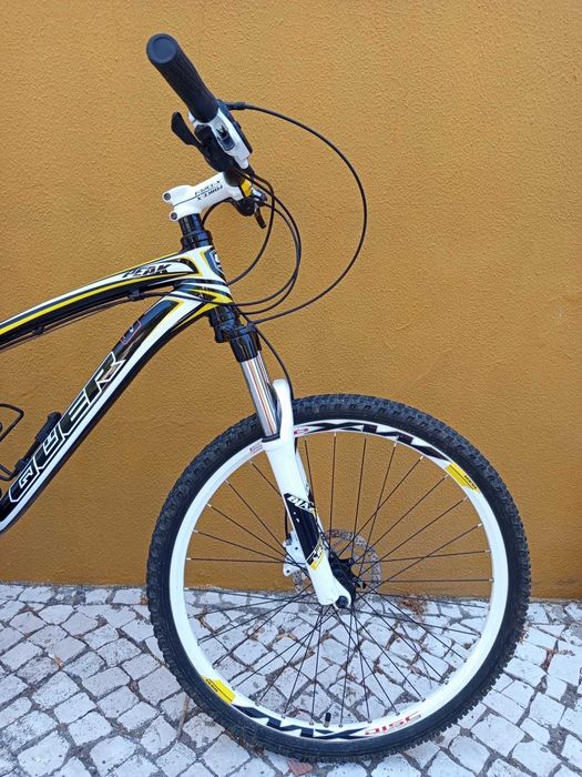Vendo bicicleta de montanha BH Peak, tamanho-S- 16"