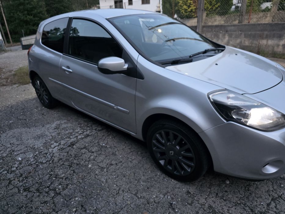 Renault clio comercial 2012